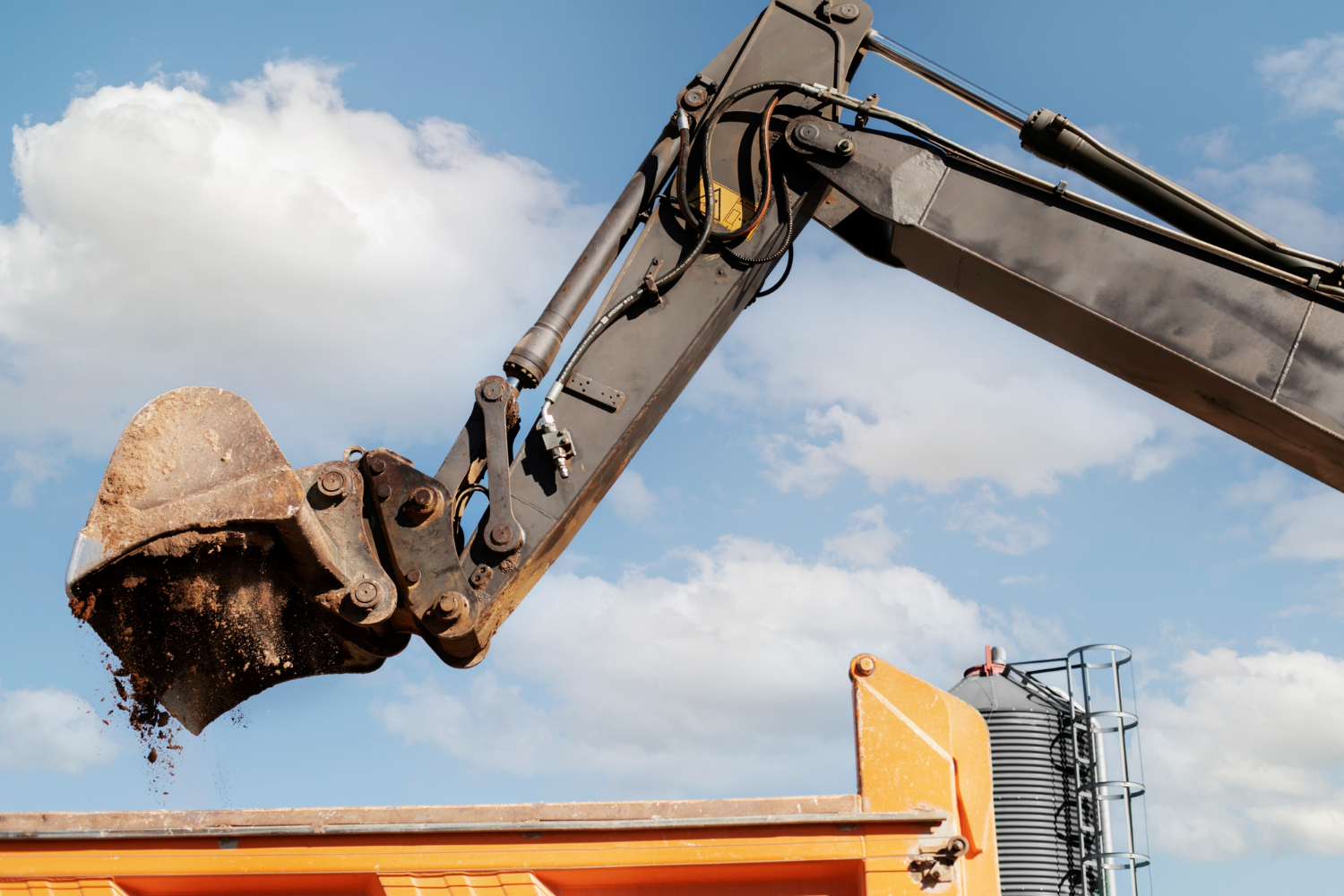 You are currently viewing Comment bien choisir les accessoires pour optimiser la performance de vos engins loués